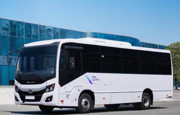 LPO 916 Ultra 33-Seater Staff bus