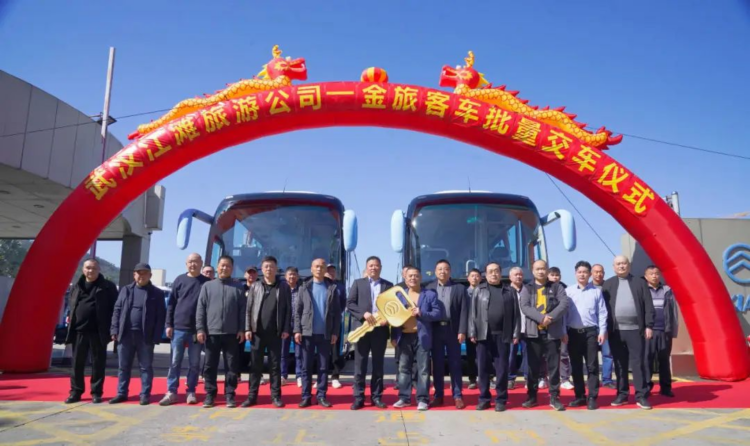 Golden Dragon New Triumph XML6122 Coaches to Upgrade Commuting Service Market in Wuhan
